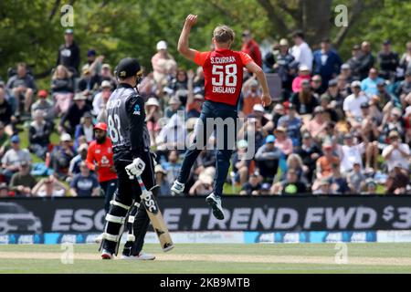 SamCurran di EnglandÂ celebra il licenziamento di Martin Guptill di New ZealandÂ durante la prima T20 partita internazionale tra Inghilterra e Nuova Zelanda a Hagley Oval a Christchurch, Nuova Zelanda il 01 novembre 2019.ofÂ Â Â Â (Foto di Sanka Vidanagama/NurPhoto) Foto Stock