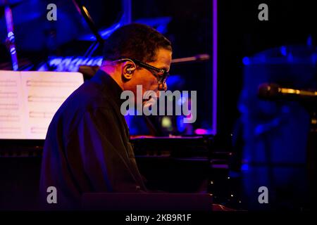 Il pianista e compositore americano Herbie Hancock suona dal vivo al Conservatorio Verdi il 1st novembre 2019 a Milano. (Foto di Roberto Finizio/NurPhoto) Foto Stock