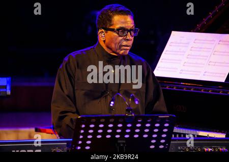 Il pianista e compositore americano Herbie Hancock suona dal vivo al Conservatorio Verdi il 1st novembre 2019 a Milano. (Foto di Roberto Finizio/NurPhoto) Foto Stock