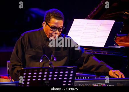 Il pianista e compositore americano Herbie Hancock suona dal vivo al Conservatorio Verdi il 1st novembre 2019 a Milano. (Foto di Roberto Finizio/NurPhoto) Foto Stock