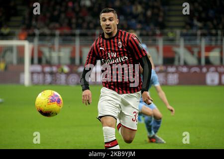 Rade Krunic di AC Milan in azione durante la Serie A match tra AC Milan e SS Lazio allo Stadio Giuseppe Meazza il 3 novembre 2019 a Milano. (Foto di Giuseppe Cottini/NurPhoto) Foto Stock