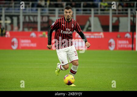 Rade Krunic di AC Milan in azione durante la Serie A match tra AC Milan e SS Lazio allo Stadio Giuseppe Meazza il 3 novembre 2019 a Milano. (Foto di Giuseppe Cottini/NurPhoto) Foto Stock