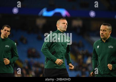 Manchester, Regno Unito. 02nd Nov 2022. Orel Grinfeeld (Referee Israel), Roy Hassan, Idan Yarkoni in azione durante la UEFA 2022 Champions League tra Manchester City e Siviglia, City of Manchester Stadium, 2nd novembre 2022 - la foto è per uso stampa; foto di ATP STANLEY Anthony (STANLEY Anthony/ATP/SPP) Credit: SPP Sport Press Photo. /Alamy Live News Foto Stock