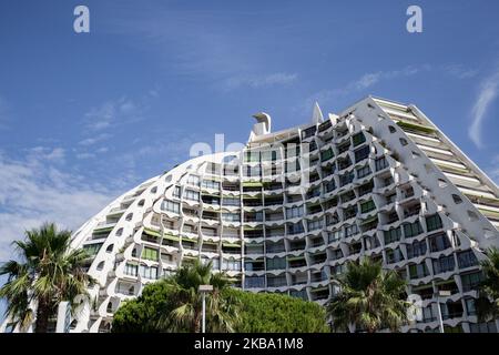 La Grande-Motte, Francia, 8 agosto 2019. Una vista della Grande Piramide. Costruito nel 1974 e progettato da Jean Balladur, alto quindici piani, questo edificio domina l'intera città. (Foto di Emeric Fohlen/NurPhoto) Foto Stock