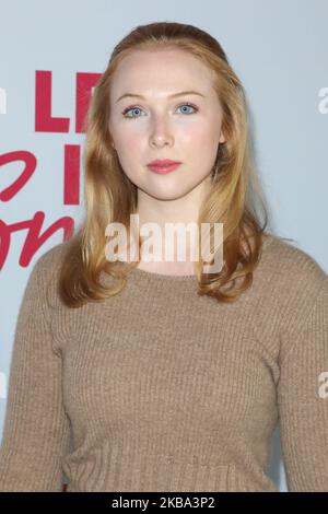 LOS ANGELES, CALIFORNIA, USA - 04 NOVEMBRE: L'attrice Molly Quinn arriva alla Los Angeles Premiere di "Let IT Snow" di Netflix che si tiene presso i Pacific Theatres di The Grove il 4 novembre 2019 a Los Angeles, California, Stati Uniti. (Foto di Image Press Agency/NurPhoto) Foto Stock