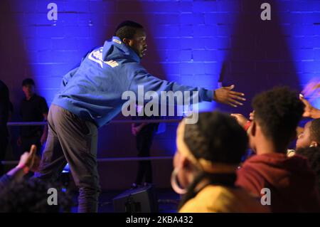 Il rapper Meeke Mill saluta i fan durante il Players Coalition Town Hall sulla polizia in città, presso il Community College di Philadelphia, PA, il 28 2019 ottobre. (Foto di Bastiaan Slabbers/NurPhoto) Foto Stock