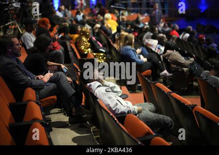 I membri del pubblico ascoltano una discussione durante il Players Coalition Town Hall sulla polizia in città, al Community College di Philadelphia, PA, il 28 ottobre 2019. (Foto di Bastiaan Slabbers/NurPhoto) Foto Stock