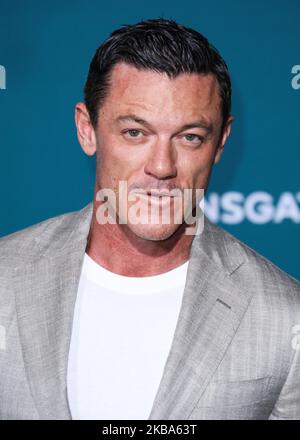 WESTWOOD, LOS ANGELES, CALIFORNIA, USA - 05 NOVEMBRE: L'attore Luke Evans arriva alla Los Angeles Premiere del 'Midway' di Lionsgate, che si tiene al Regency Village Theatre il 5 novembre 2019 a Westwood, Los Angeles, California, Stati Uniti. (Foto di David Acosta/Image Press Agency/NurPhoto) Foto Stock