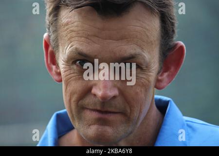 L'ex Cricketer australiano Adam Gilchrist si occupa di una sessione di pratica con gli studenti della Magician Foundation India (MFI) a Mumbai, India, il 06 novembre 2019. (Foto di Himanshu Bhatt/NurPhoto) Foto Stock