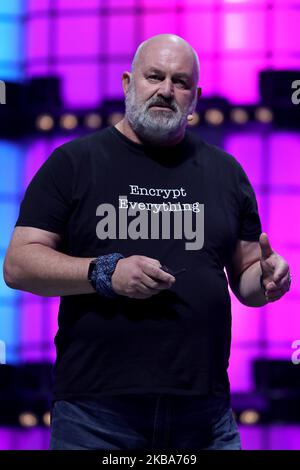 Amazons CTO Werner Vogels interviene durante la conferenza annuale sulla tecnologia del Web Summit che si terrà a Lisbona, in Portogallo, il 6 novembre 2019. (Foto di Pedro FiÃºza/NurPhoto) Foto Stock