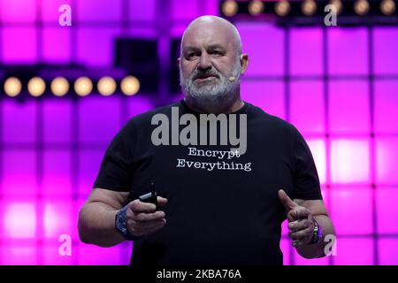 Amazons CTO Werner Vogels interviene durante la conferenza annuale sulla tecnologia del Web Summit che si terrà a Lisbona, in Portogallo, il 6 novembre 2019. (Foto di Pedro FiÃºza/NurPhoto) Foto Stock