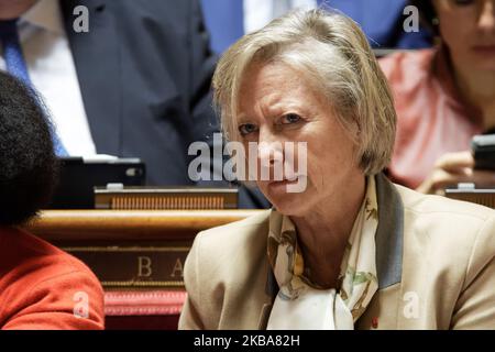 Il Ministro francese per le questioni di disabilità Sophie Cluzel partecipa a una sessione di interrogazioni al governo del Senato il 06 novembre 2019 a Parigi, in Francia. (Foto di Daniel Pier/NurPhoto) Foto Stock