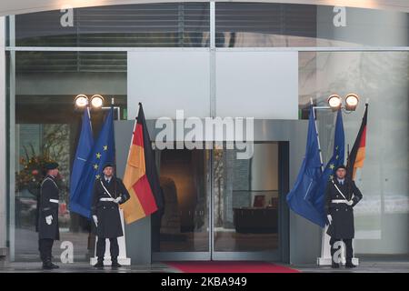 I membri del Wachbataillon hanno visto in vista dell'incontro del Cancelliere tedesco Angela Merkel con il Segretario generale della NATO Jens Stoltenberg a Berlino. Giovedì 7 novembre 2019, a Berlino, Germania. (Foto di Artur Widak/NurPhoto) Foto Stock