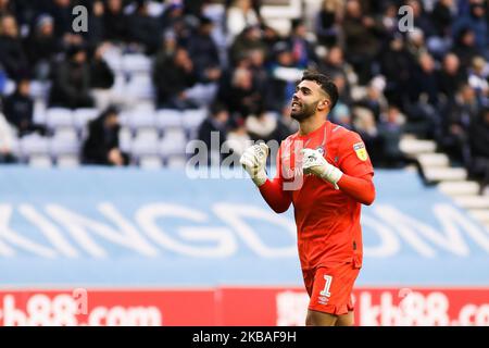 David Raya, portiere di Brentford, festeggia il suo primo gol durante la partita del campionato Sky Bet tra Wigan Athletic e Brentford al DW Stadium di Wigan sabato 9th novembre 2019. (Foto di Tim Markland/MI News/NurPhoto) Foto Stock