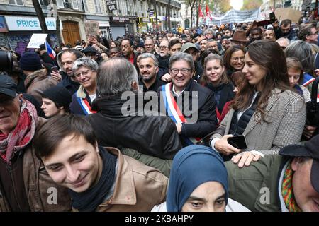 Capo del partito di sinistra la France Insoumise (LFI) Jean-Luc Melenchon (C) partecipa a una marcia nei pressi della Gare du Nord, a Parigi, il 10 novembre 2019, per protestare contro l'islamofobia, su invito di diversi attivisti e collettivi antirazzisti. (Foto di Michel Stoupak/NurPhoto) Foto Stock