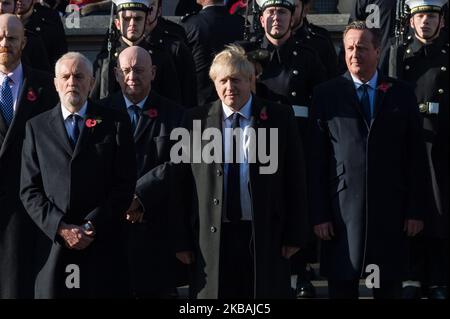 (L-R) il leader del Partito laburista Jeremy Corbyn, il primo ministro britannico Boris Johnson e l'ex primo ministro David Cameron partecipano al servizio nazionale della memoria del Cenotaph il 10 novembre 2019 a Londra, Inghilterra, Si tiene ogni anno per commemorare il personale militare morto in linea di dovere in occasione dell'anniversario della fine della prima guerra mondiale. (Foto di Wiktor Szymanowicz/NurPhoto) Foto Stock