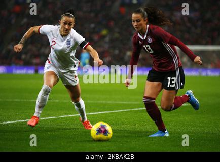 Sara Dabritz di Germania assume Lucy Bronze di Inghilterra Donne durante le donne internazionali amichevole tra le donne d'Inghilterra e la Germania Donne allo stadio di Wembley a Londra, Inghilterra il 09 novembre 2019 Credit Action Foto Sport (Photo by Action Foto Sport/NurPhoto) Foto Stock