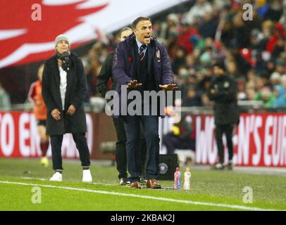 Phil Neville manager di Inghilterra Donne durante le donne internazionali amichevole tra Inghilterra Donne e Germania Donne allo stadio di Wembley a Londra, Inghilterra il 09 novembre 2019 Credit Action Foto Sport (Photo by Action Foto Sport/NurPhoto) Foto Stock