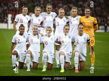 Inghilterra Women Team Back Row:- L-R Ellen White, Steph Houghton, Jill Scott, Alex Greenwood, Leah Williamson e Mary Earps of England Women. Prima fila:- L-R Nikita Parris, Beth Mead, Jordan Nobbs, Keira Walsh e Lucy Bronze of England Donne durante le donne internazionali amichevoli tra Inghilterra Donne e Germania Donne allo stadio di Wembley a Londra, Inghilterra il 09 novembre 2019 Credit Action Foto Sport (Photo by Action Foto Sport/NurPhoto) Foto Stock