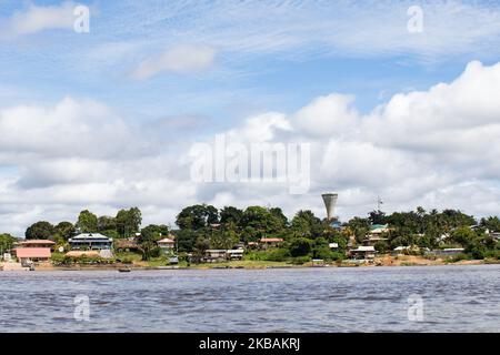 Maripasoula, Francia, 29 giugno 2019. La città di Maripasoula, sul lato francese del fiume Maroni. (Foto di Emeric Fohlen/NurPhoto) Foto Stock