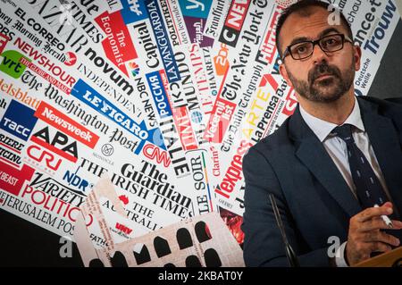 Conferenza stampa alla stampa estera di Lorenzo Fioramonti Ministro dell'Istruzione, Università e Ricerca, per parlare di scuola, ambiente e Governo il 12 novembre 2019 a Roma (Foto di Andrea Ronchini/NurPhoto) Foto Stock