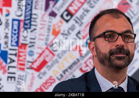 Conferenza stampa alla stampa estera di Lorenzo Fioramonti Ministro dell'Istruzione, Università e Ricerca, per parlare di scuola, ambiente e Governo il 12 novembre 2019 a Roma (Foto di Andrea Ronchini/NurPhoto) Foto Stock