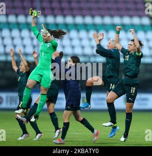 Festa in Italia al termine della partita dei qualificatori del Campionato UEFA Euro 2021 Womens Championship Italia contro Malta allo Stadio Teofilone Patini di Castel di Sangro il 12 novembre 2019 (Foto di Matteo Ciambelli/NurPhoto) Foto Stock