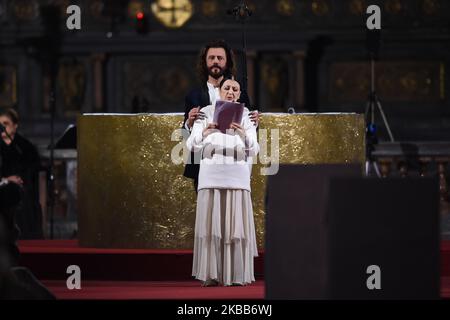 Etoile e leggenda della danza Carla Fracci e il cantante e Maestro Giovanni Nuti suonano durante l'opera Poema della Croce della poetessa Alda Merini il 18 novembre 2019 a Milano. (Foto di Andrea Diodato/NurPhoto) Foto Stock