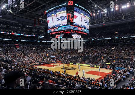 Colpo generale di Scotiabank Arena durante il gioco della stagione regolare NBA Toronto Raptors vs Charlotte Hornets alla Scotiabank Arena il 18 novembre 2019 a Toronto, Canada. (Toronto Raptors vinse 132-96) (Foto di Anatoliy Cherkasov/NurPhoto) Foto Stock