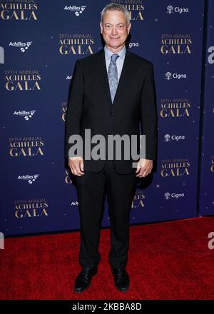 MANHATTAN, NEW YORK CITY, NEW YORK, USA - 20 NOVEMBRE: L'attore Gary Sinise arriva al 29th° gala annuale di Achilles che si tiene a Cipriani South Street il 20 novembre 2019 a Manhattan, New York City, New York, Stati Uniti. (Foto di William Perez/Image Press Agency/NurPhoto) Foto Stock