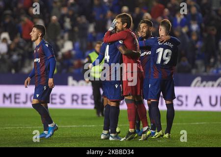 I giocatori di Levante festeggiano durante la partita di la Liga Santander tra Levante e Mallorca all'Estadio Ciutat de Valencia il 21 novembre 2019 a Valencia, Spagna (Foto di Maria Jose Segovia/NurPhoto) Foto Stock