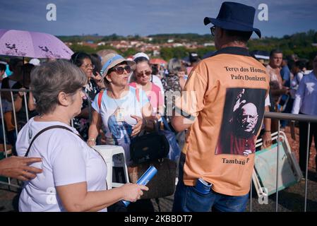 Cerimonia di beatificazione del sacerdote Donizetti Tavares de Lima, a Tambau, San Paolo, Brasile, il 23 novembre 2019. Oltre 300 religiosi partecipano alla celebrazione che formalizza la beatificazione del sacerdote annunciata da Papa Francesco nell'aprile di quest'anno. Nato nel 1882 a Cassia, nel sud dello stato di Minas Gerais, visse fino alla sua morte nel 1961 a Tambau. La guarigione del ragazzo Bruno Henrique Arruda de Oliveira, nato con deformità ai piedi, fu riconosciuta come miracolosa dal Vaticano (Foto di Igor do vale/NurPhoto) Foto Stock