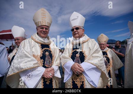 Cerimonia di beatificazione del sacerdote Donizetti Tavares de Lima, a Tambau, San Paolo, Brasile, il 23 novembre 2019. Oltre 300 religiosi partecipano alla celebrazione che formalizza la beatificazione del sacerdote annunciata da Papa Francesco nell'aprile di quest'anno. Nato nel 1882 a Cassia, nel sud dello stato di Minas Gerais, visse fino alla sua morte nel 1961 a Tambau. La guarigione del ragazzo Bruno Henrique Arruda de Oliveira, nato con deformità ai piedi, fu riconosciuta come miracolosa dal Vaticano (Foto di Igor do vale/NurPhoto) Foto Stock