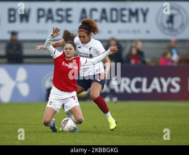 Danielle van de Donk of Arsenal viene abbattere da Jade Bailey of Liverpool Women durante il Barclays Women's Super League match tra Arsenal Women e Liverpool Women al Meadow Park Stadium il 24 novembre 2019 a Borehamwood, Inghilterra (Photo by Action Foto Sport/NurPhoto) Foto Stock