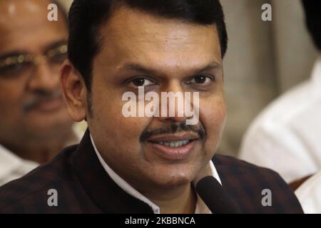 Il leader del Bharatiya Janata Party (BJP), Devendra Fadnavis, parla durante una conferenza stampa dopo aver annunciato le sue dimissioni come primo ministro Maharashtra a Mumbai, India, 26 novembre 2019. (Foto di Himanshu Bhatt/NurPhoto) Foto Stock