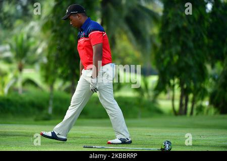 Foto azione Mohamed Dzur Kaef, Malesia durante il 21st Sarawak International Junior Golf Championship Final Round al Sarawak Golf Club il 28 novembre 2019 a Kuching, Sarawak, Malesia. (Foto di Muhammad Amir Abidin/NurPhoto) Foto Stock