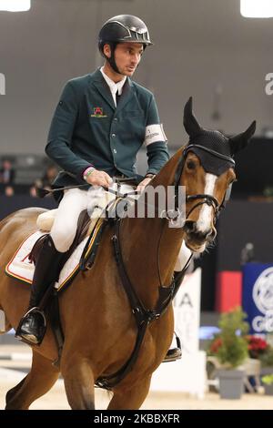 Un partecipante al suo cavallo durante la settimana del Cavallo di Madrid CSI5 a Ifema Madrid 29 novembre 2019 Spagna. Un evento di 3 giorni di competizioni, spettacoli e mostre. (Foto di Oscar Gonzalez/NurPhoto) Foto Stock