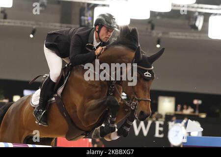 Un partecipante al suo cavallo durante la settimana del Cavallo di Madrid CSI5 a Ifema Madrid 29 novembre 2019 Spagna. Un evento di 3 giorni di competizioni, spettacoli e mostre. (Foto di Oscar Gonzalez/NurPhoto) Foto Stock