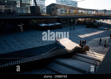 Vista del quartiere commerciale City Life, Milano, novembre 30 2019. Citylife è un quartiere residenziale, commerciale e affaristico in costruzione situato a breve distanza dal centro storico di Milano, Italia; ha una superficie di 36,6 ettari (90 acri). Lo sviluppo è stato realizzato da una società controllata dal Gruppo generali, che ha vinto la gara internazionale per la ristrutturazione dello storico quartiere di Fiera Milano con un'offerta di 523 milioni di euro. Il progetto è stato progettato dai famosi architetti Zaha Hadid, Arata Isozaki e Daniel Libeskind. (Foto di Mairo Cinquetti/NurPh Foto Stock