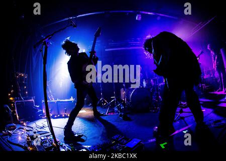 Frans van Zoest (L), Marcel Veenendaal (R) di DI-RECT si esibisce dal vivo a Serraglio a Milano il 01 2019 dicembre. Di-rect è una band rock dell'Aia, Olanda, fondata nel 1999, che ha raggiunto 20 milioni di flussi nei Paesi Bassi. Nel 2019, in occasione del ventesimo anniversario della nascita della band, affrontano il loro primo tour europeo. (Foto di Mairo Cinquetti/NurPhoto) Foto Stock