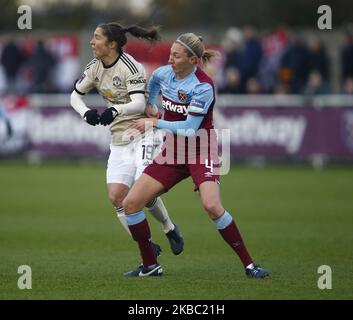 L-R Jane Ross of Manchester United Women and Brooke Hendrix of West Ham United WFC durante la partita della Super League di Barclays Women's tra West Ham United Women e Manchester United al Rush Green Stadium il 01 dicembre 2019 a Dagenham, Inghilterra (Photo by Action Foto Sport/NurPhoto) Foto Stock