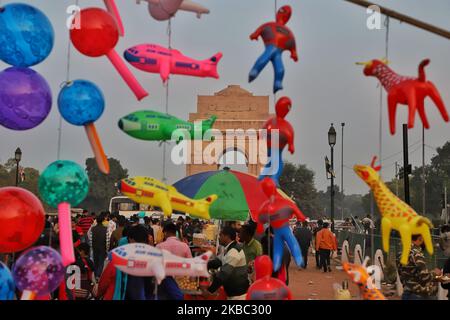 A vendor selling Toys for kids near India Gate in New Delhi India on 02 December 2019 (Photo by Nasir Kachroo/NurPhoto) Stock Photo