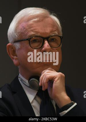 Hans-Gert Pottering, ex presidente del Parlamento europeo, ha visto durante un dibattito "affrontare crescenti divisioni delle società europee" all'Auditorium Maximum dell'Università Jagellonica di Cracovia. (Foto di Artur Widak/NurPhoto) Foto Stock