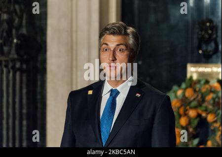 Il primo ministro croato Andrej Plenkovic lascia il 10 Downing Street dopo aver partecipato all'accoglienza dei leader della NATO ospitati dal primo ministro britannico Boris Johnson il 03 dicembre 2019 a Londra, in Inghilterra, in vista del vertice principale che si terrà domani per commemorare il 70th° anniversario della NATO. (Foto di Wiktor Szymanowicz/NurPhoto) Foto Stock