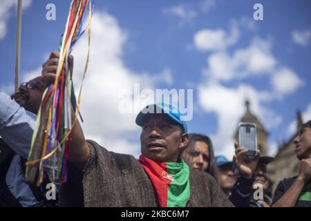 Profondità indigena di Cauca nel terzo sciopero nazionale nella città di Bogota, Colombia, il 4 dicembre 2019. Si tratta del terzo sciopero nazionale che si è avvicendato in due settimane tra le proteste in corso contro le politiche sociali, di sicurezza ed economiche del Presidente Ivan Duque. Cinque persone sono morte in seguito alle proteste dal novembre 21. (Foto di Daniel Garzon Herazo/NurPhoto) Foto Stock