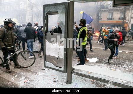 A bus bench is destroyed during a demontration to protest against the pension overhauls, in Paris, on December 5, 2019 as part of a national general strike. Trains cancelled, schools closed: France scrambled to make contingency plans on for a huge strike against pension overhauls that poses one of the biggest challenges yet to French President's sweeping reform drive. (Photo by Michel Stoupak/NurPhoto) Stock Photo