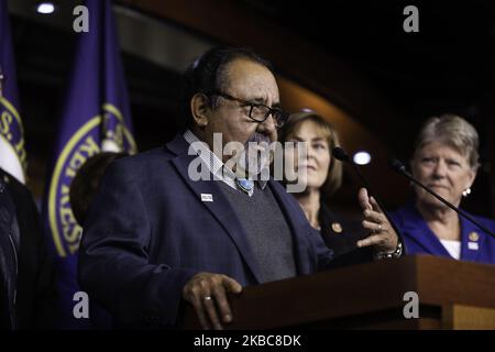 Il rappresentante degli Stati Uniti Raul Grijalva è visto durante una conferenza stampa sul cambiamento climatico a Capitol Hill venerdì 06 dicembre 2019. Washington, D.C. (Foto di Aurora Samperio/NurPhoto) Foto Stock