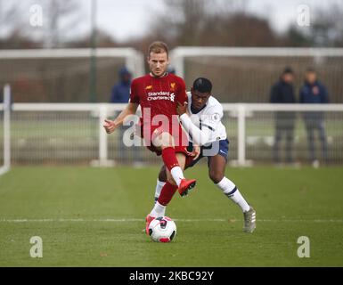L-R Herbie Kane of Liverpool and Timothy Eyoma of Tottenham Hotspur during Premier League 2 between Tottenham Hotspur and Liverpool at the Hotspur Way, Enfield on 06 December, 2019 in Enfield, England. (Photo by Action Foto Sport/NurPhoto) Foto Stock