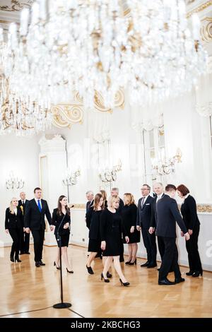 Il governo finlandese dimesso fa visita gratuita al Presidente finlandese presso il Palazzo Presidenziale di Helsinki, in Finlandia, il 10 dicembre 2019. (Foto di Antti Yrjonen/NurPhoto) Foto Stock