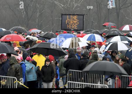 People wait in line as U.S. President Donald Trump and Vice-President Mike Pence return to Pennsylvania for a a Keep America Great campaign rally at the Giant Center, in Hershey, PA, on December 10, 2019. (Photo by Bastiaan Slabbers/NurPhoto) Foto Stock